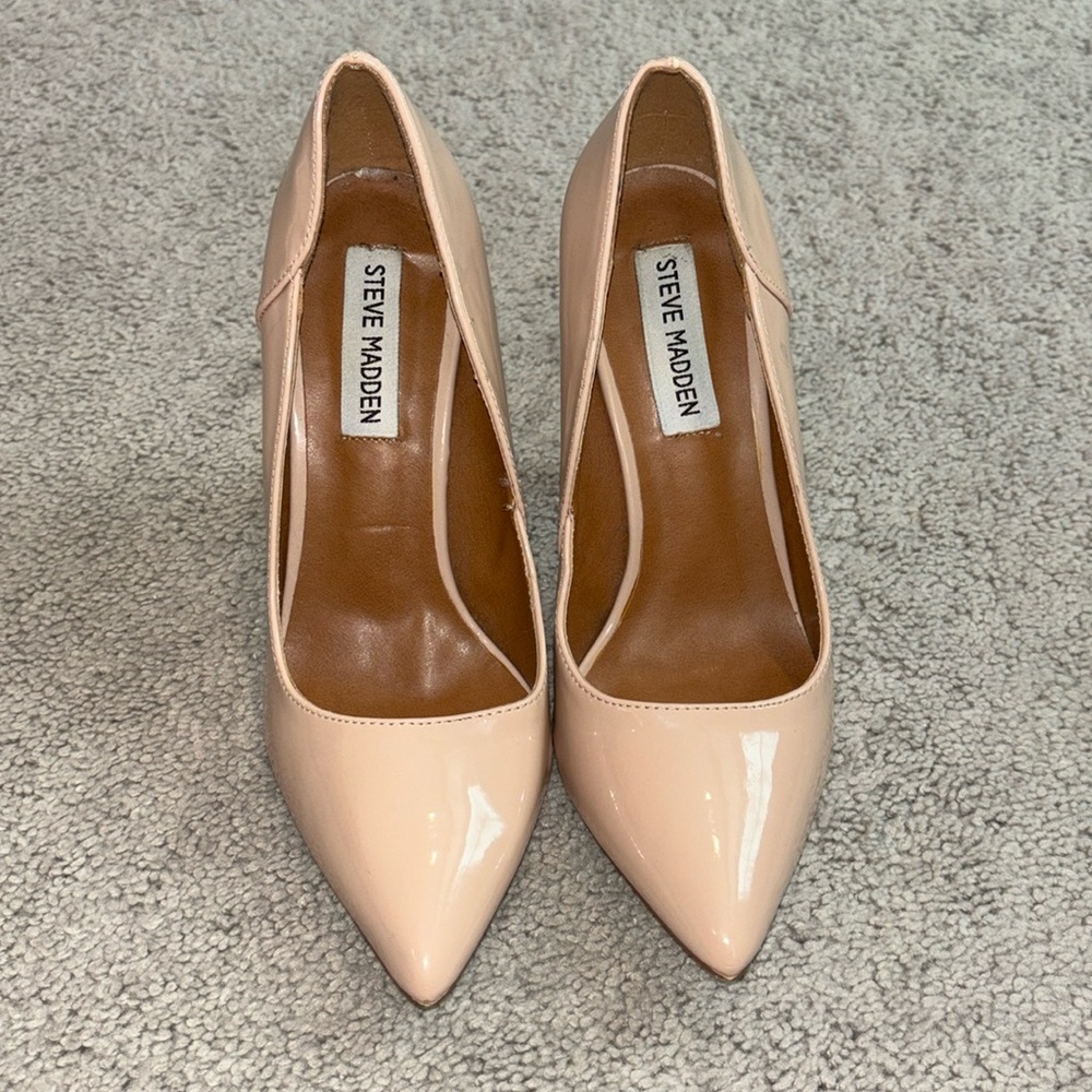 Steve Madden Nude pumps size 6